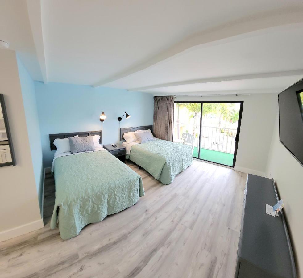 Satellite Motel St. Pete Beach Eksteriør billede