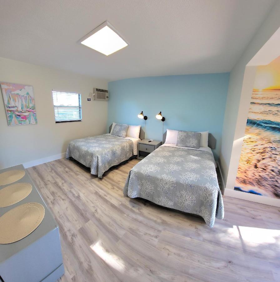 Satellite Motel St. Pete Beach Eksteriør billede