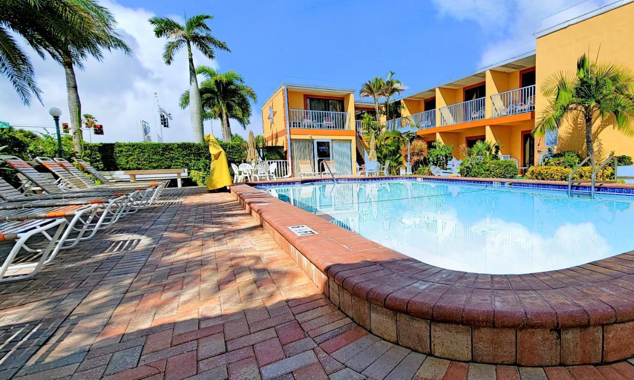Satellite Motel St. Pete Beach Eksteriør billede