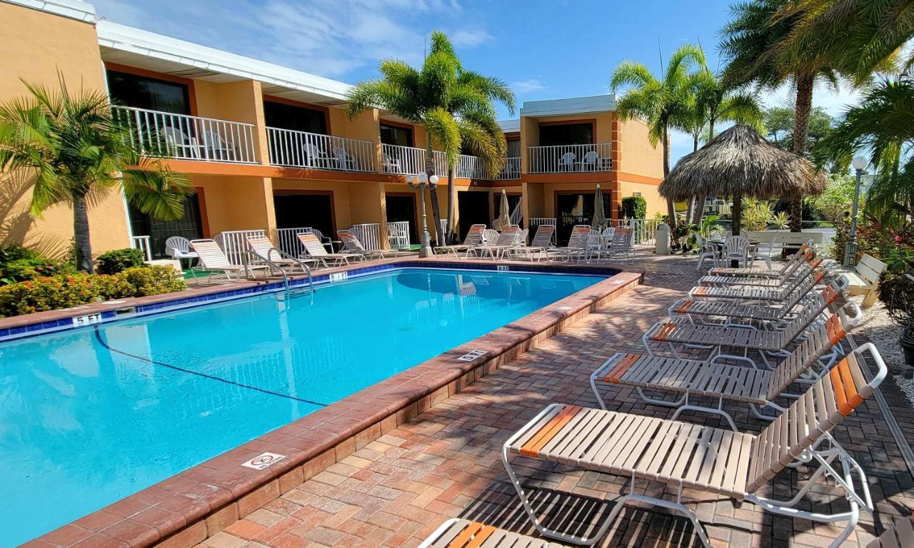 Satellite Motel St. Pete Beach Eksteriør billede