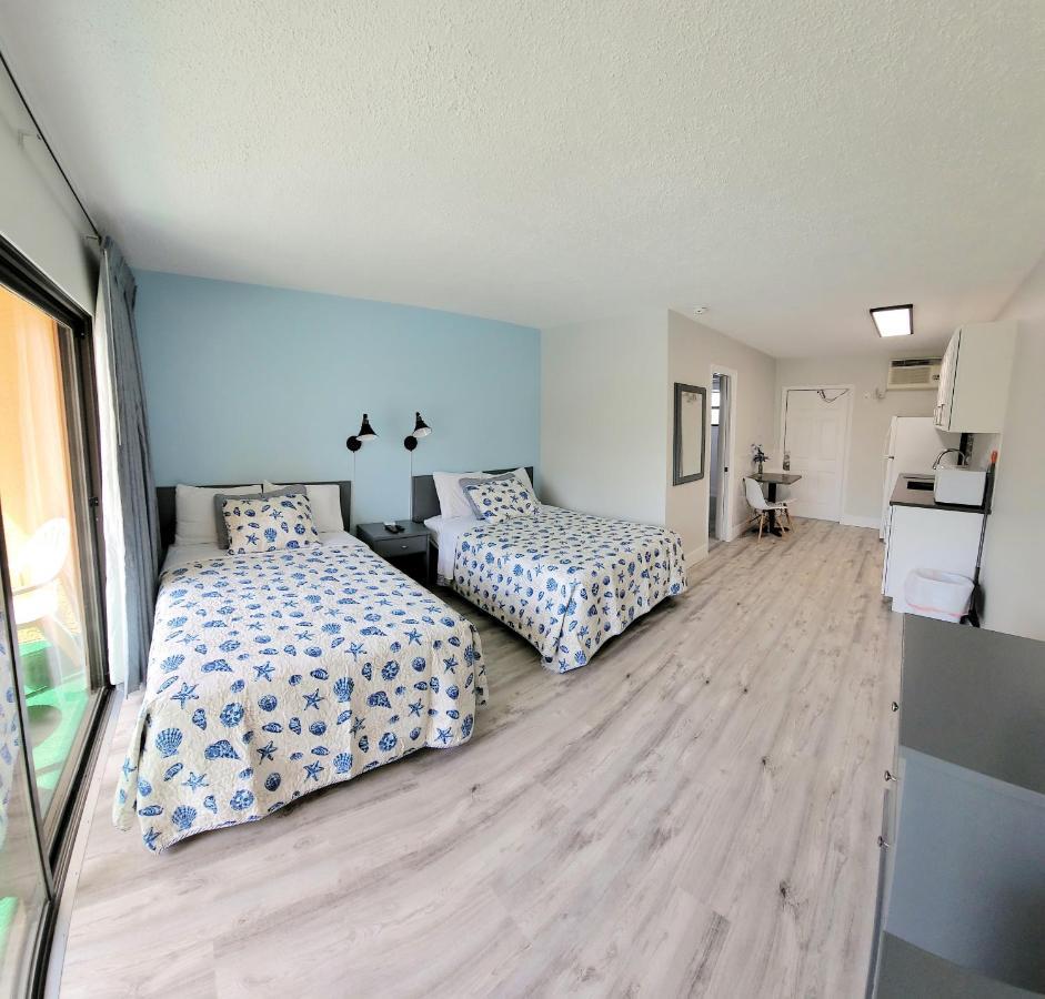 Satellite Motel St. Pete Beach Eksteriør billede